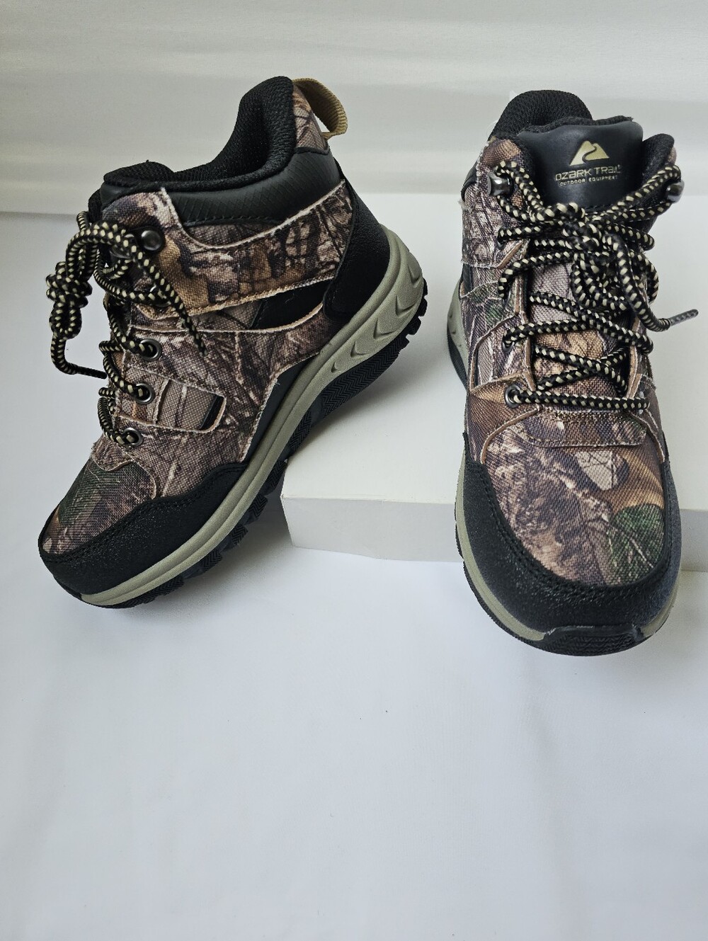 Ozark Trail Hiking Boots for Boys – Realtree Camouflage Size 1